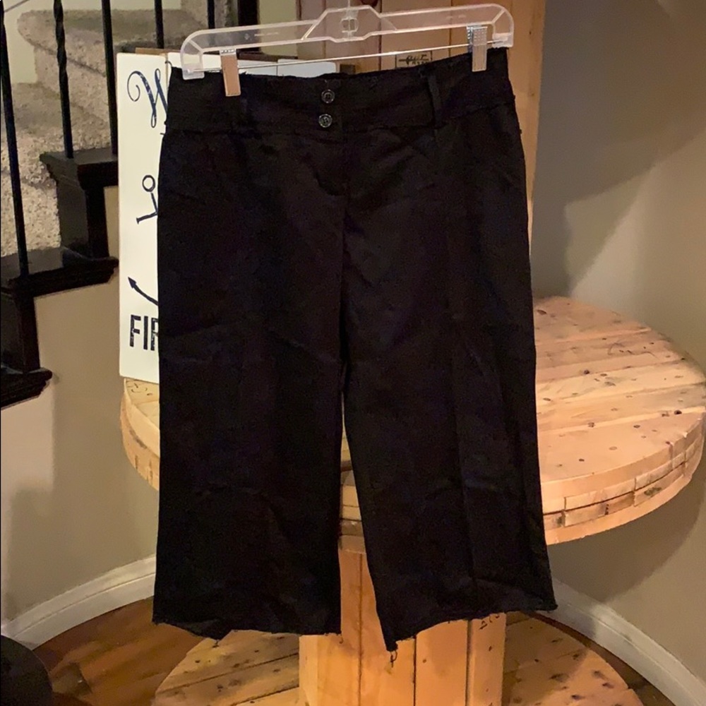 $$$ White House Black Market capri pants